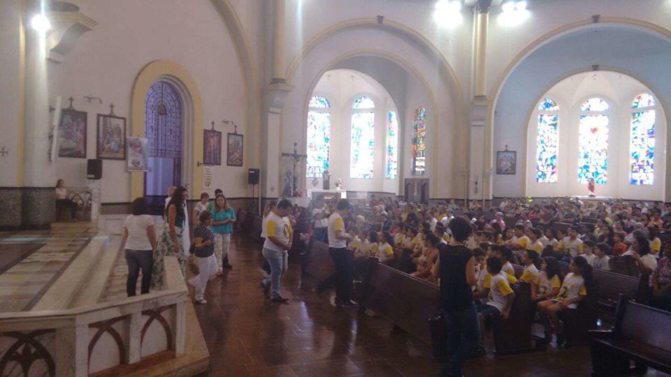 Coroinhas de Matão visitam a Catedral