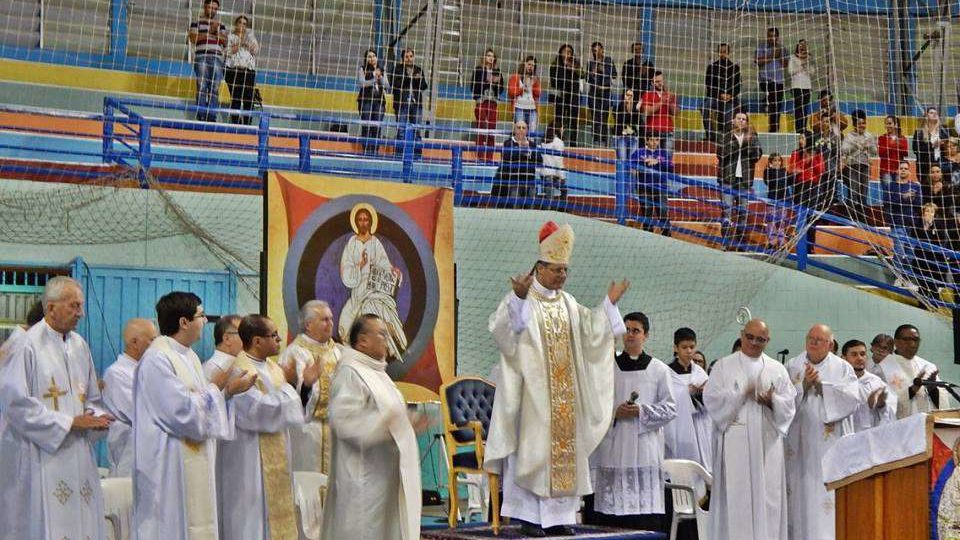 Dom Paulo Cezar preside Eucaristia para milhares de Católicos em Jahu