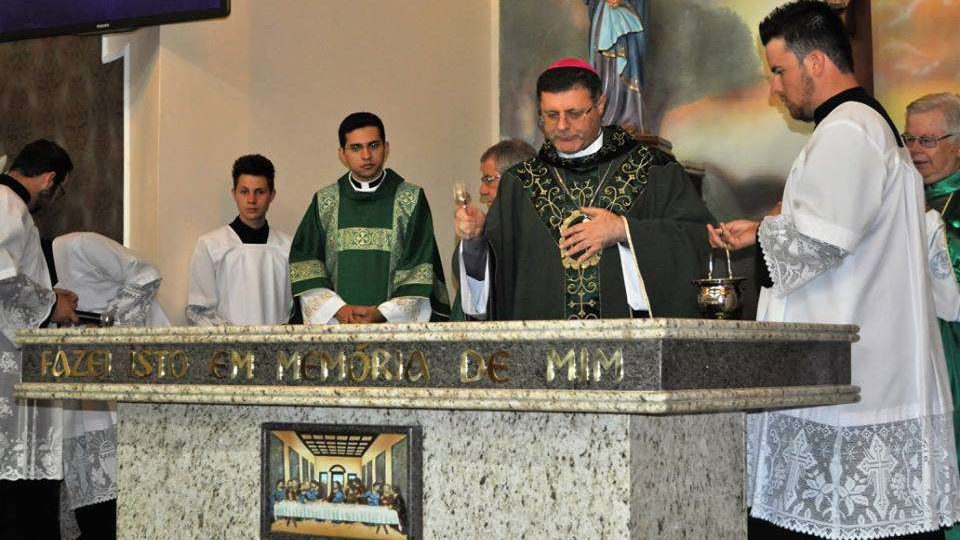 Dom Paulo Celebra Missa de Dedicação de Altar em Borborema