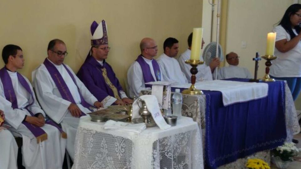 Dom Paulo celebra a Missa de Finados