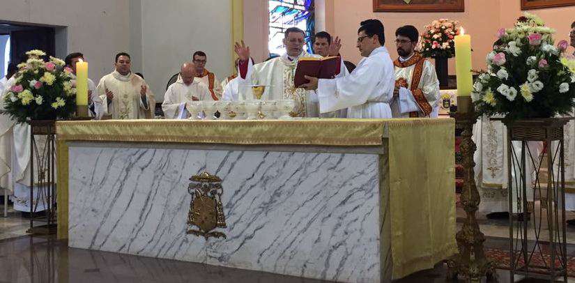 Dom Paulo preside a primeira missa em Louvor a São Carlos desde que chegou