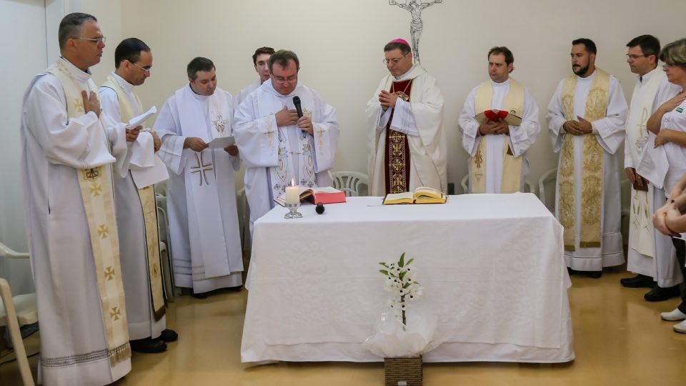 Bispo inaugura capela em hospital