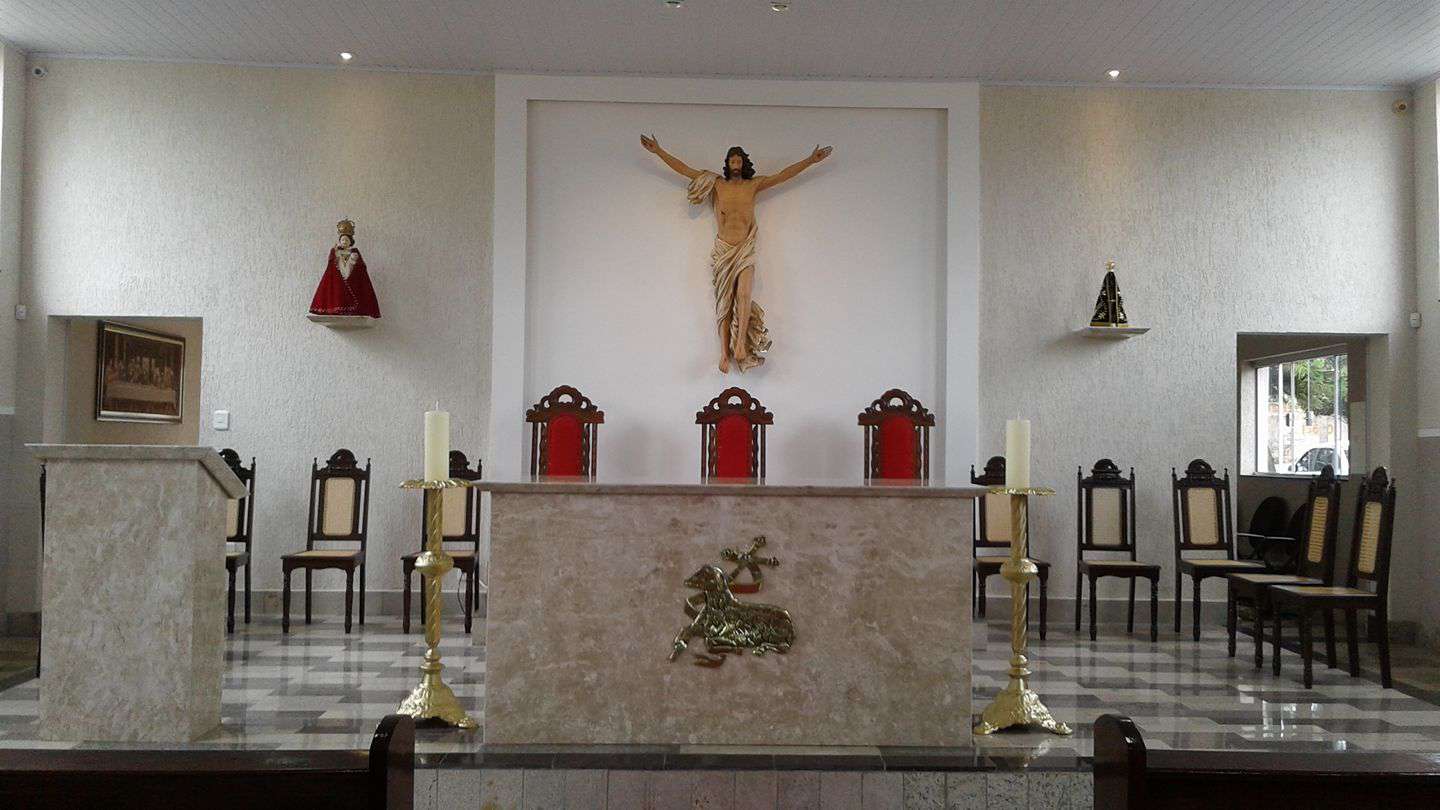 Sagração do Altar Paróquia Menino Jesus de Praga Diocese de São Carlos