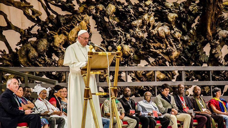 Papa aos Movimentos Populares: ignorar os pobres é uma fraude moral