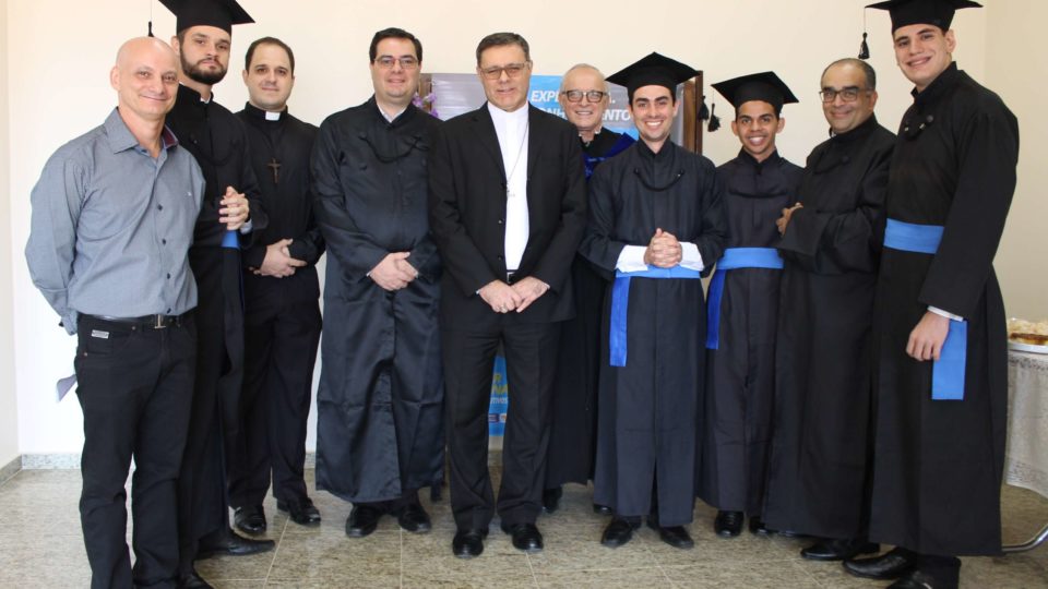 Seminaristas da Diocese Recebem Título de Licenciatura Em Filosofia