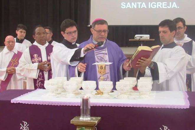 Centenas de Homens Participam do 1º Encontro Municipal do Terço dos Homens