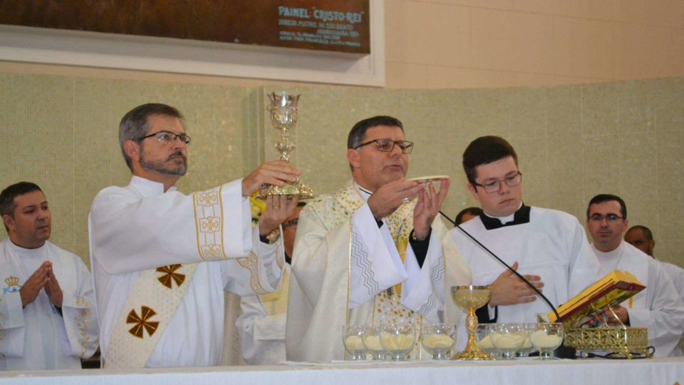 Dom Paulo Cezar Preside à Missa de Páscoa na Paróquia São Bento em Araraquara