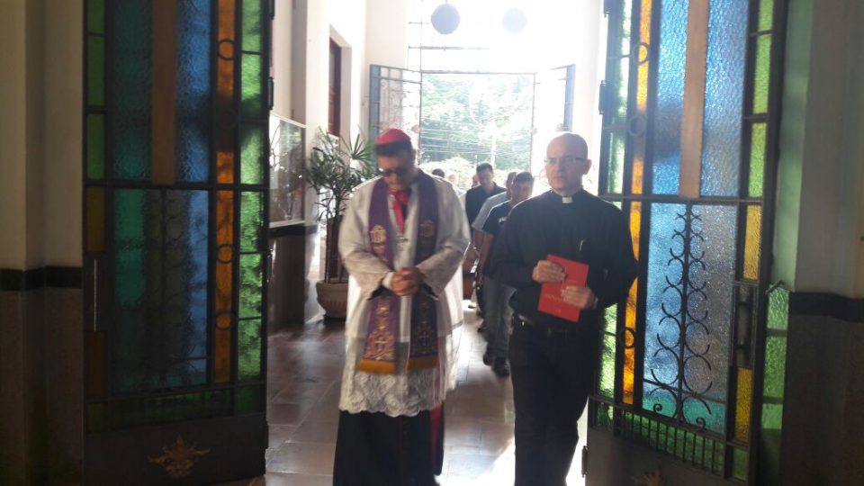 Corpo do Monsenhor Luiz Cechinato chega na Catedral de São Carlos