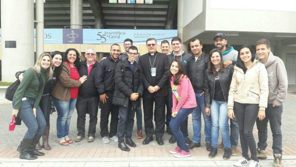 Delegação de jovens da Diocese se encontra com Dom Paulo em Aparecida