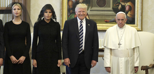 Em encontro no Vaticano, papa pede a Donald Trump que seja um pacificador