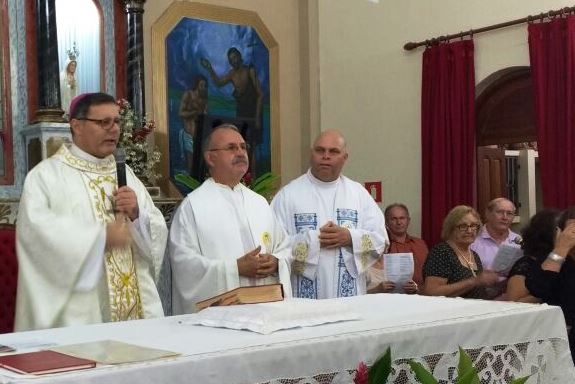 Dom Paulo empossa novo Pároco e Celebra Missa do Crisma em Nova América