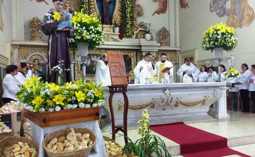 No dia de Santo Antônio fiéis participam de missa celebrada pelo Bispo da Diocese de São Carlos