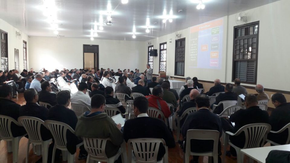 Plano de Pastoral Diocesano está sendo debatido na atualização do clero