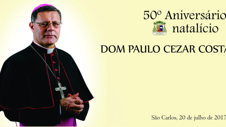 Dom Paulo Cezar Costa bispo diocesano celebra seu aniversário natalício