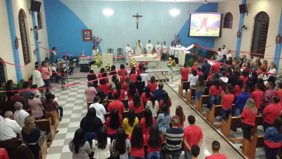 Dom Paulo Cezar Celebra Crisma na Paróquia Nossa Senhora do Perpétuo Socorro em Ibaté