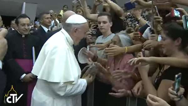 Papa retoma catequese com reflexão sobre Batismo e esperança