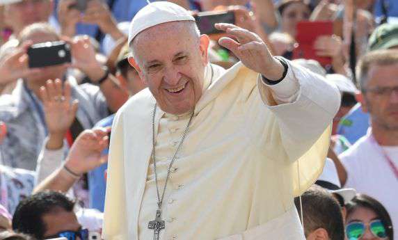 Papa retorna ao Vaticano após viagem à Colômbia