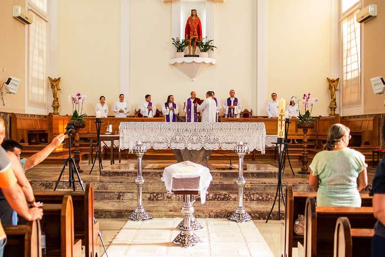 Padre Jorge Nahra celebra a primeira Missa de Exéquias de Monsenhor Amador Romão