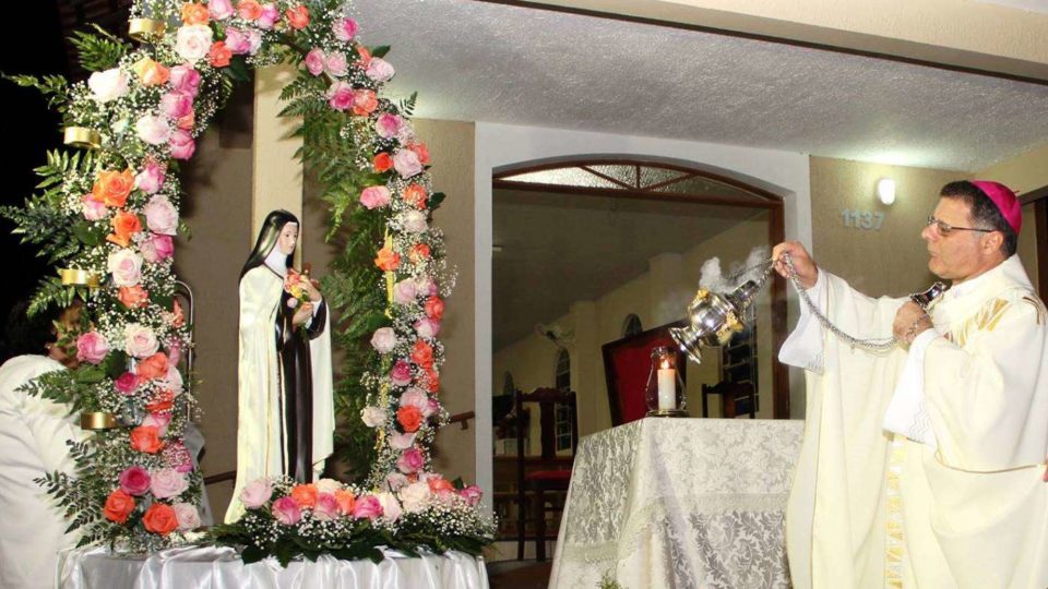 Comunidade Católica de Ibaté celebra Santa Terezinha do Menino Jesus