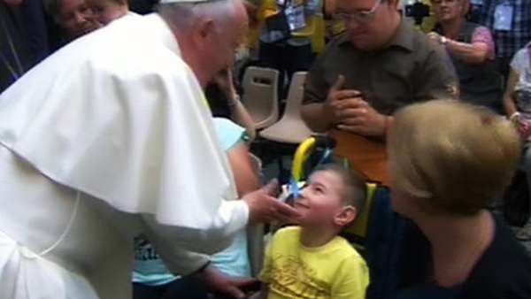 Papa pede que Igreja defenda e promova portadores de deficiência
