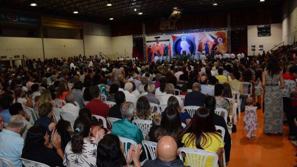 Dom Paulo Cezar se reúne com as Comunidades Neocatecumenais da Diocese de São Carlos