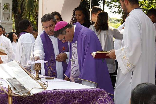 Dom Paulo preside Missa de finados em Araraquara