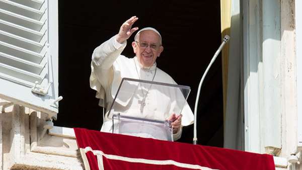 Angelus: pobres devem estar no centro de nossas comunidades, diz Papa