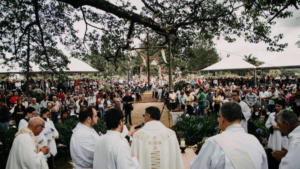 Dom Paulo Cezar preside missa  festiva  do Cio da Terra em Torrinha