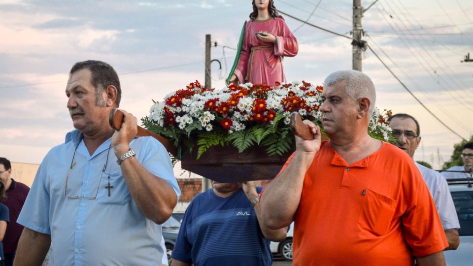 Em Bariri: Paróquia de Santa Luzia celebra sua padroeira