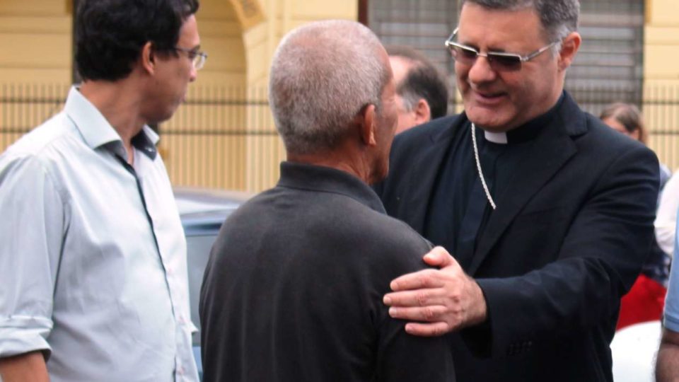 Dom Paulo Cezar participa de “Café Solidário” junto a população em situação de rua