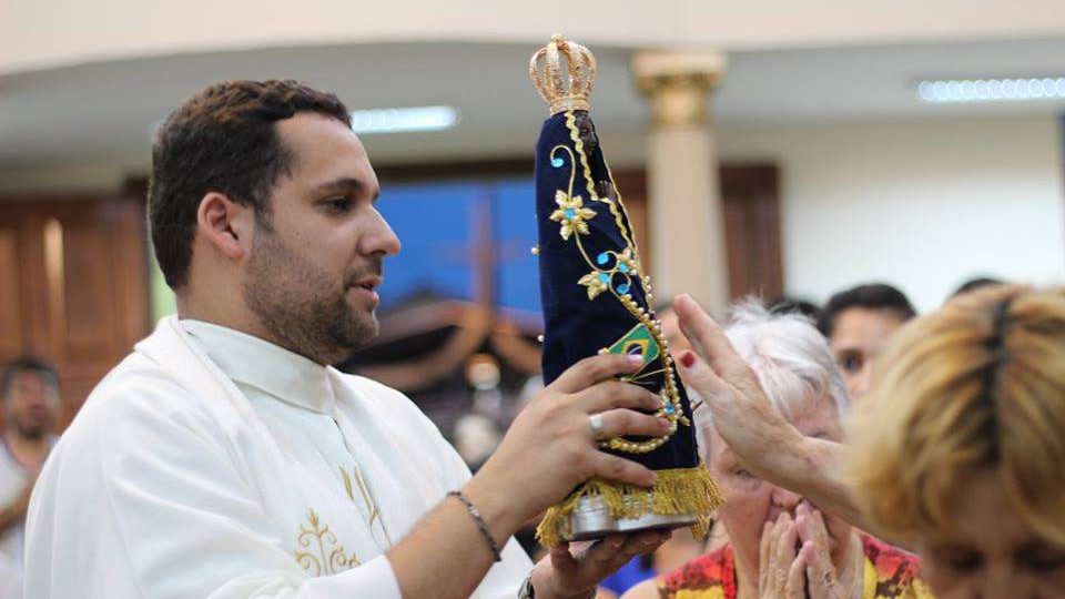 Noite Carismática em Trabiju superlota a Igreja Matriz