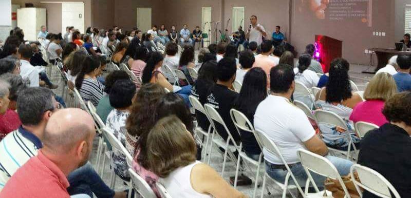 Encontro de formação de Catequese: Batismo, Eucaristia e Crisma no  Vicariato Senhor Bom Jesus