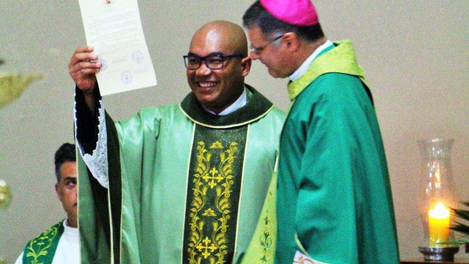 Padre Daniel Antonio assume a Paróquia Santo Antônio em Gavião Peixoto