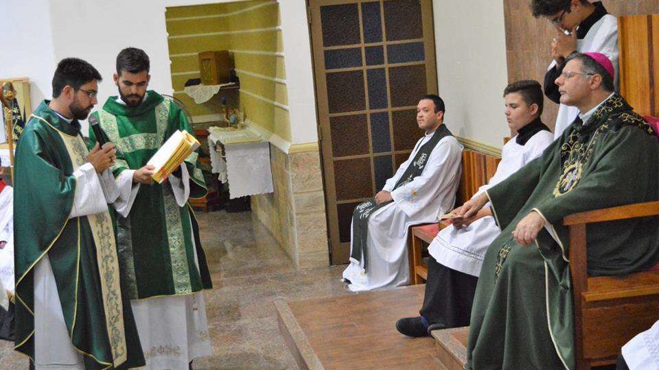 Fiéis acolhem com alegria Padre João Victor Bulle