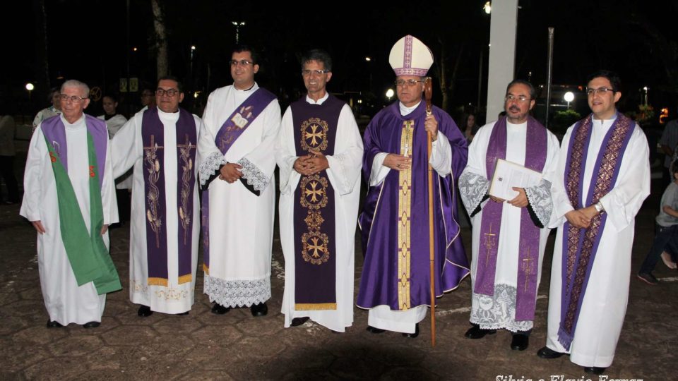 Padre José Mário toma posse em Mineiros do Tietê