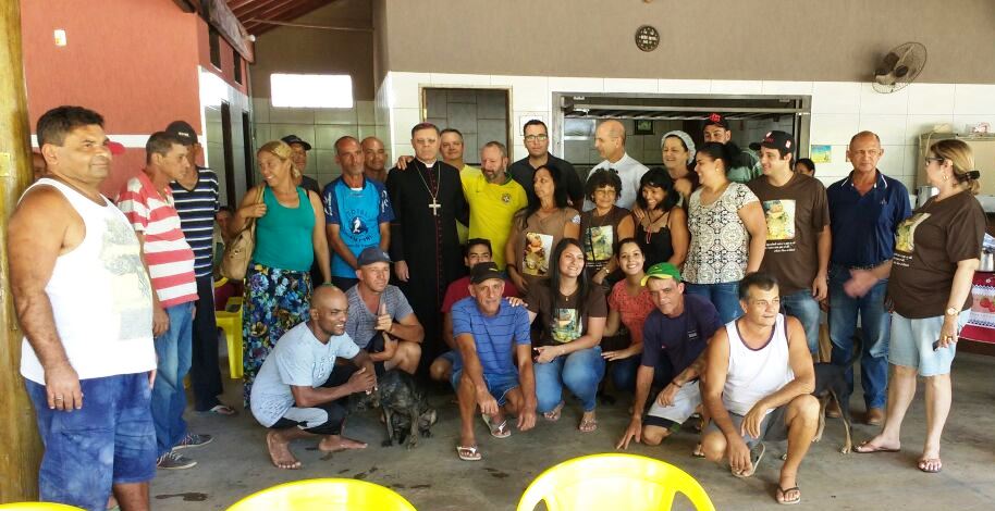 Bispo Diocesano se reúne com moradores de rua