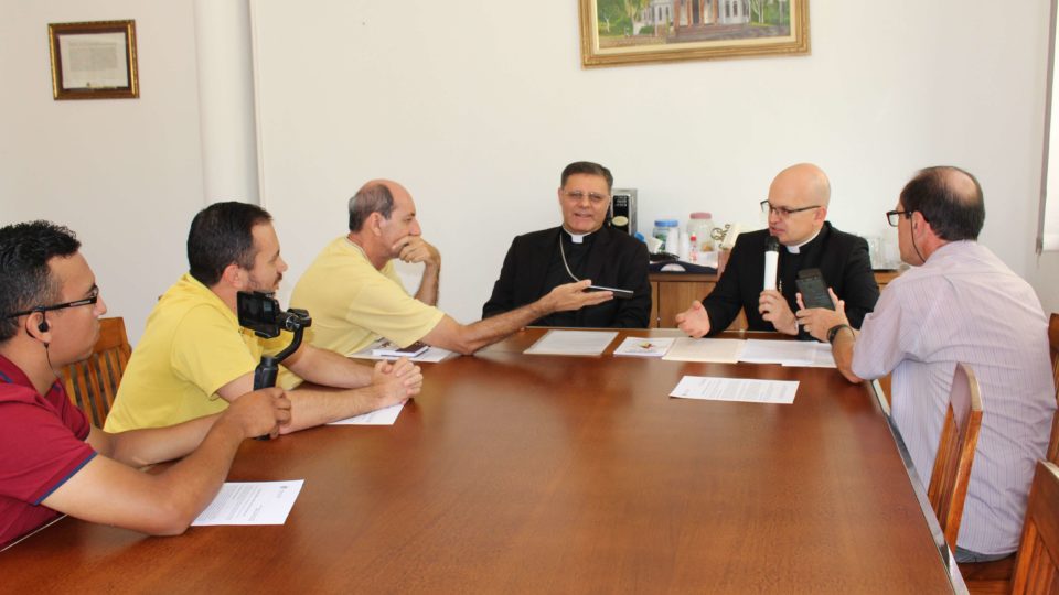 Novo Bispo Auxiliar da Diocese de São Carlos fala com a imprensa