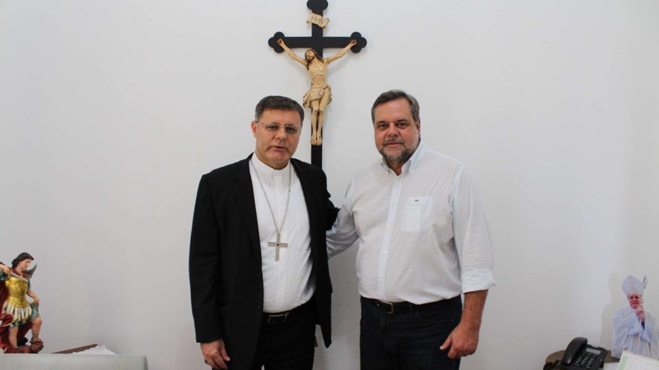 Bispo Diocesano recebe visita do Deputado Federal Lobbe Neto