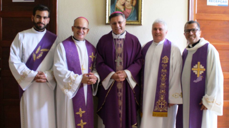 Dom Paulo Cezar preside Eucaristia na Capela Episcopal Nossa Senhora das Graças