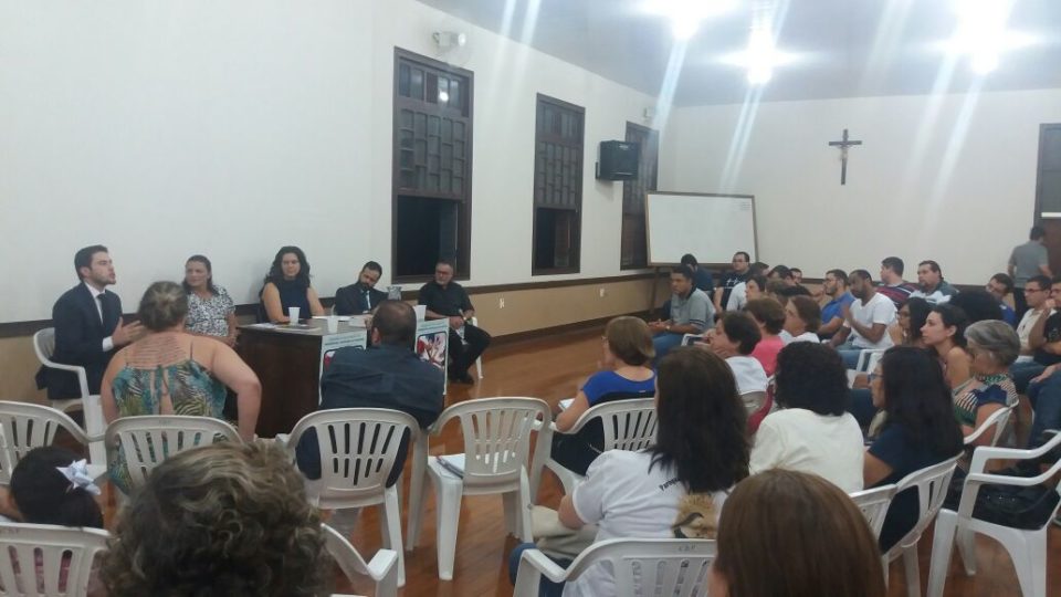 Mesa Redonda sobre a Superação da Violência Doméstica