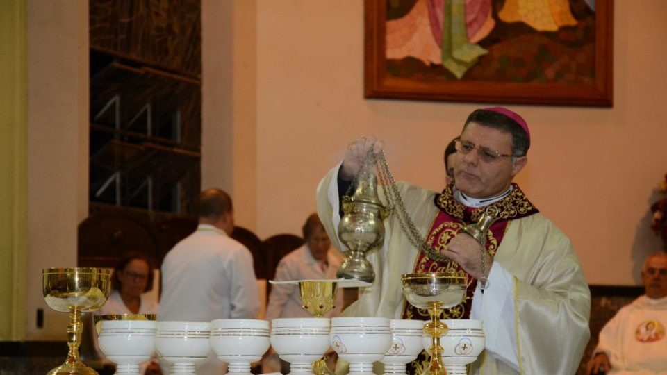 Católicos celebram ápice da Semana Santa no Tríduo Pascal