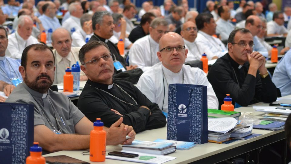 Reta final da 56ª Assembleia da CNBB: projetos sociais e Amazônia na pauta do dia