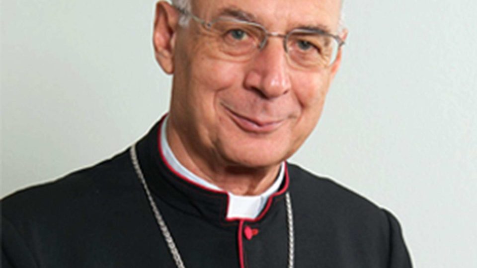 Bispo de Jundiaí cumprimenta Dom Eduardo Malaspina