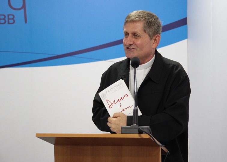 Dom Vilson Basso: “Papa fez algo inédito ao colocar jovens no centro da atenção da Igreja”