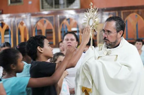 Vigário Episcopal Padre Sandro Portela preside Solenidade da Divina Misericórdia em Trabiju