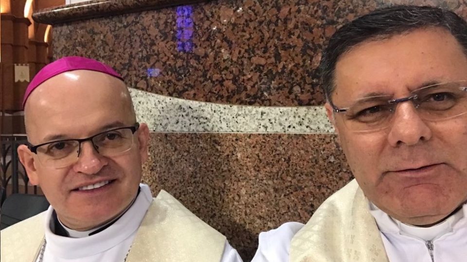 Dom Paulo Cezar e Monsenhor Eduardo Malaspina participam da missa do oitavo dia da 56ª AG da CNBB