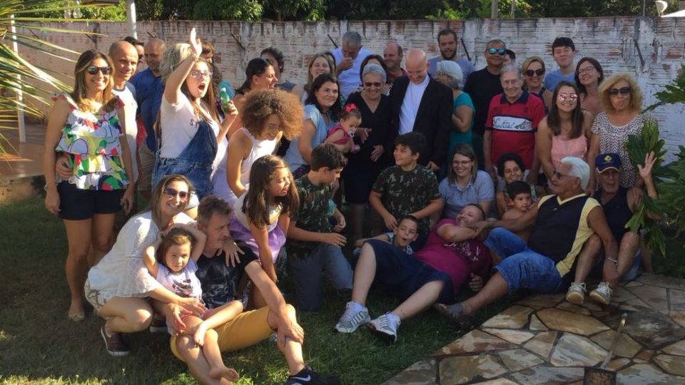 Família Alves de Souza felicita Monsenhor Eduardo Malaspina
