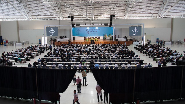 Como funciona o plenário da Assembleia Geral onde os bispos passam o maior tempo da Assembleia