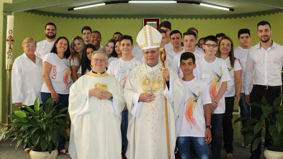 Bispo celebra Crisma na Paróquia Nossa Senhora do Perpétuo Socorro