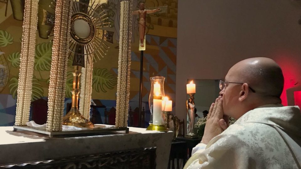 Dom Eduardo Malaspina celebrou terceiro dia do Cerco na Paróquia Nossa Senhora Aparecida